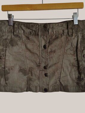 Guess Camo Mini Skirt Embroidered Back w Bow Heart Charm Sz 24 XS MISSING BELT